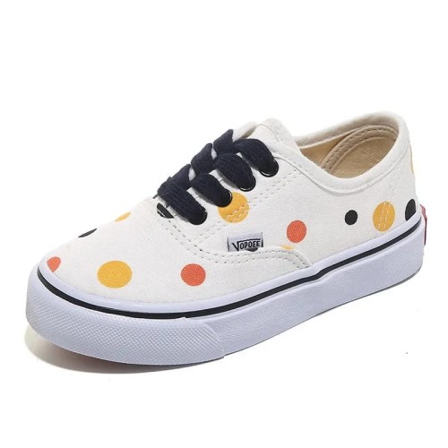 Wygodne klasyczne buty dla dziewczynki tenisówki w kropki.jpeg