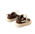 Zamszowe sneakersy dla dziecka klasyczne wiązane brąz.png