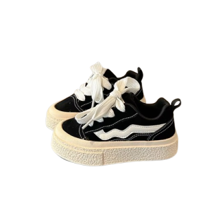 Zamszowe sneakersy dla dziecka klasyczne wiązane czarne