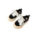 Zamszowe sneakersy dla dziecka klasyczne wiązane czarne sportowe.png