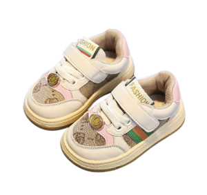 Buty sneakersy w modnym wzorze dla dziewczynki