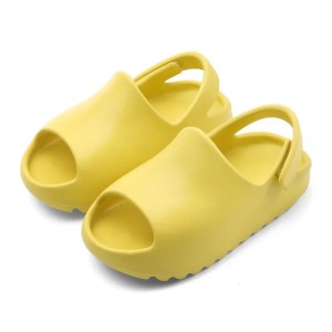 Basenowe sandałki dziecięce zapinane unisex żółte