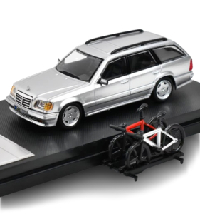 Model klasyka Mercedes Benz E klasa w124 kombi skala 1:64