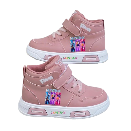 Stylowe buty sportowe dla dzieci na wiosnę i jesień. Wysoka cholewka chroni kostkę a modny design pasuje do każdej stylizacji.